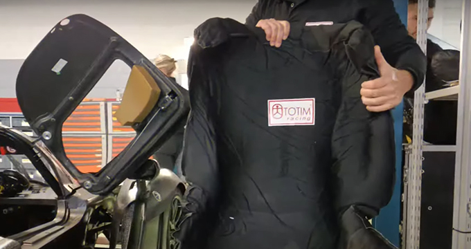 Totim Racing: l’inserto in poliuretano per personalizzare la seduta del pilota.